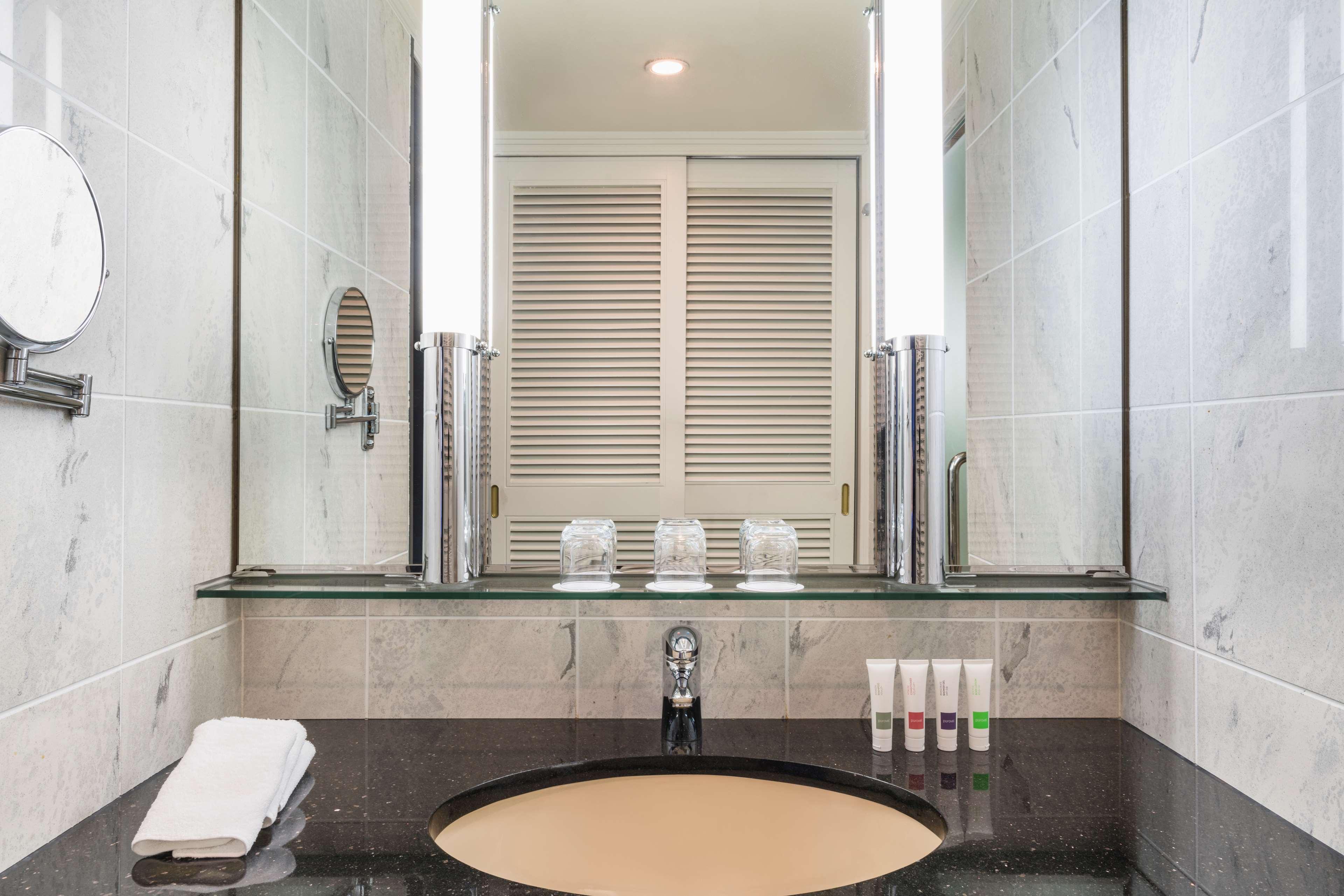Swissotel Nankai 5*